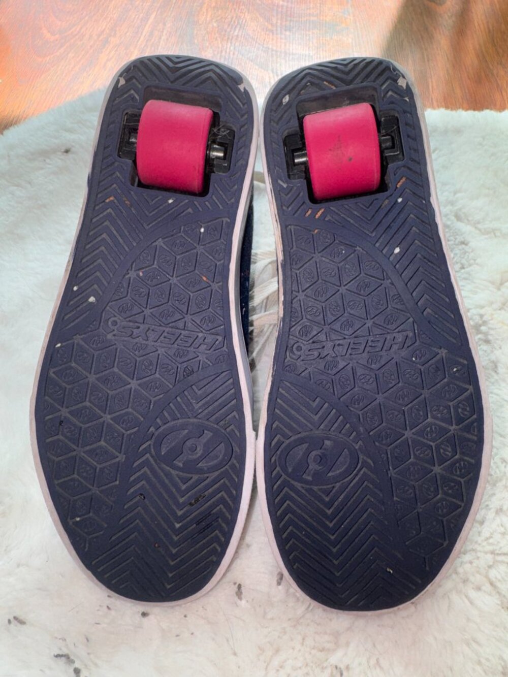 Heelys Pink Roller Shoes — Size Youth 3 / EU 34 - Picture 3 of 4
